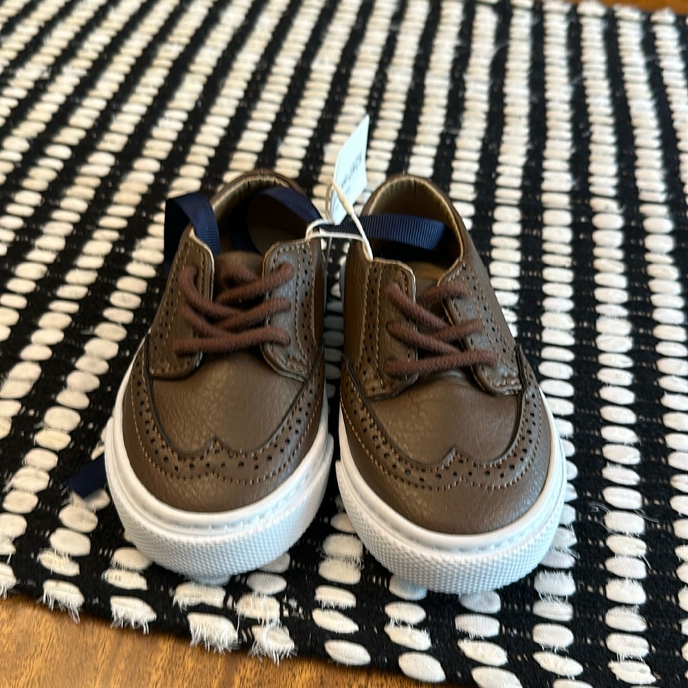 JANIE and JACK WINGTIP SNEAKER